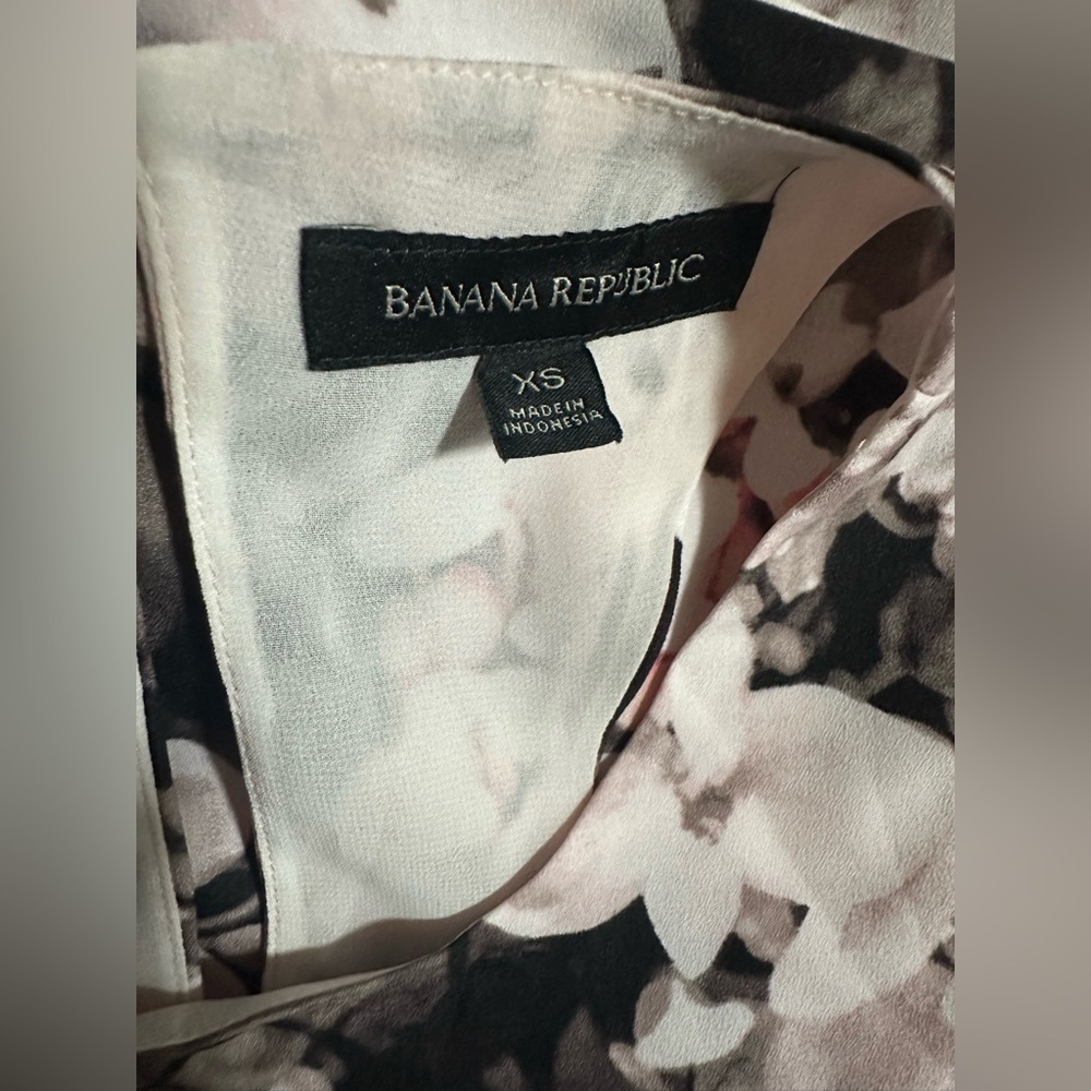 Banana Republic Floral Racerback Blouse. Size XS. - Picture 5 of 6